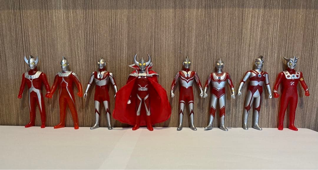 ウルトラ兄弟　8体　クリアレッドラメバージョン