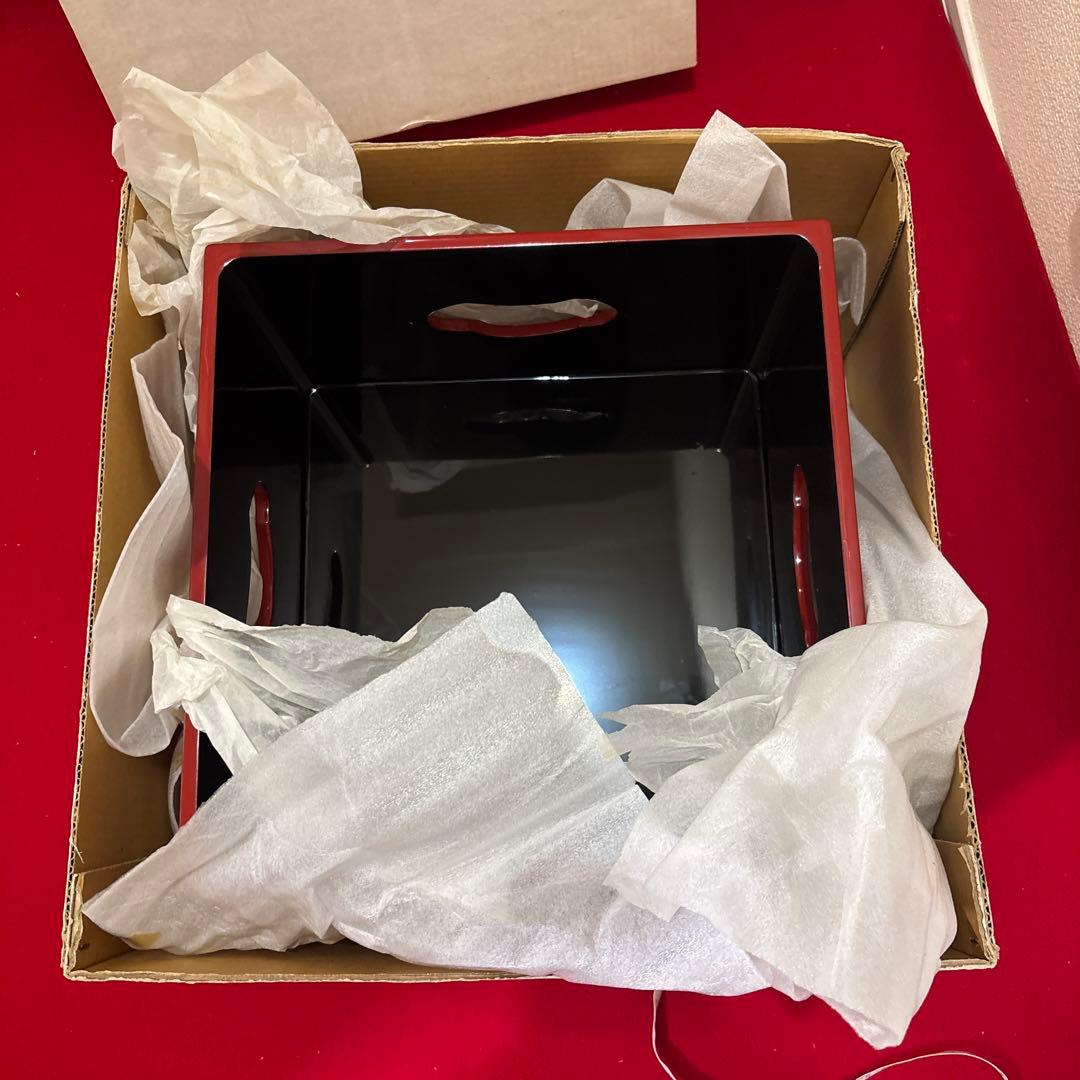 朱漆 時代 朱塗 漆器 赤い漆器の四角い膳 取っ手付き