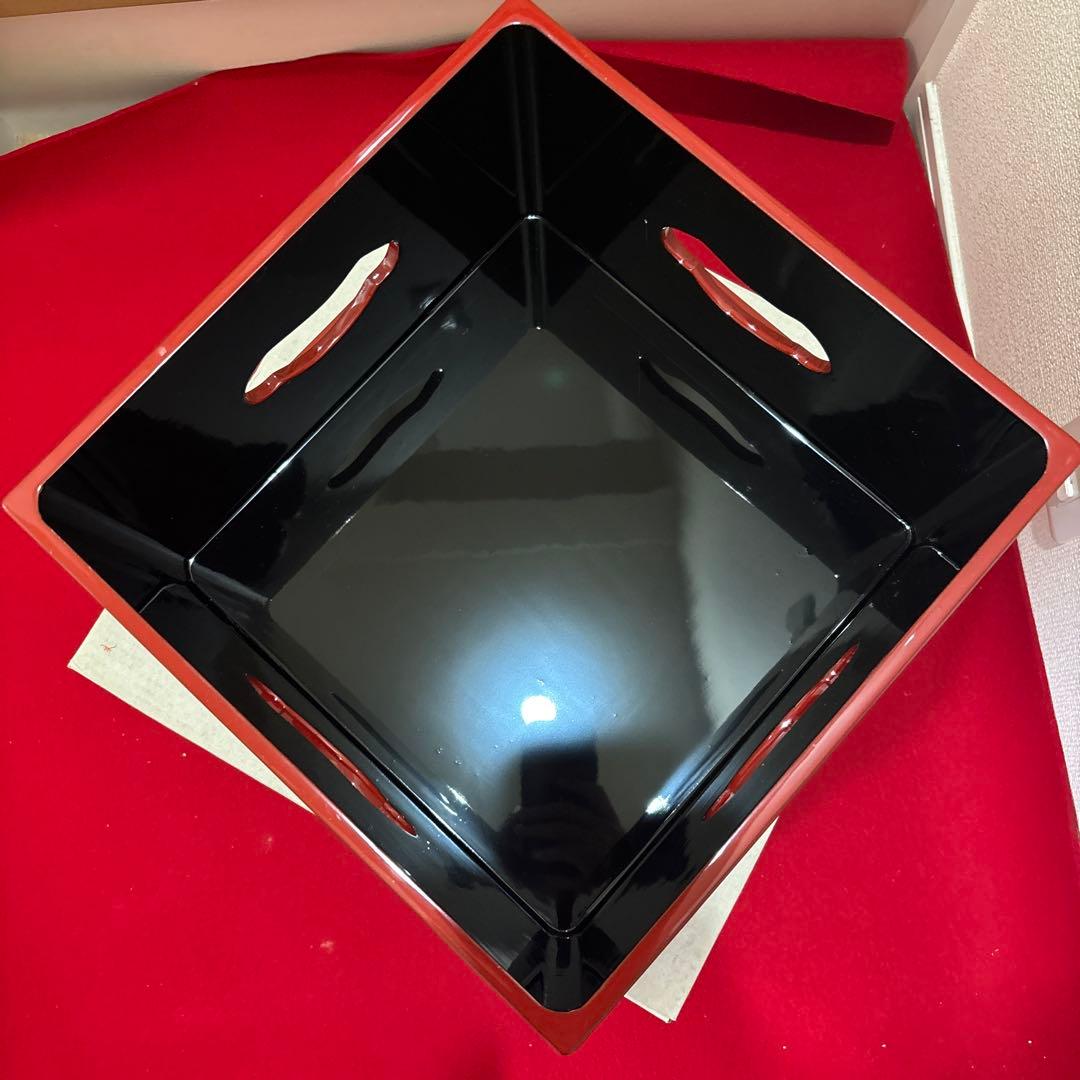 朱漆 時代 朱塗 漆器 赤い漆器の四角い膳 取っ手付き