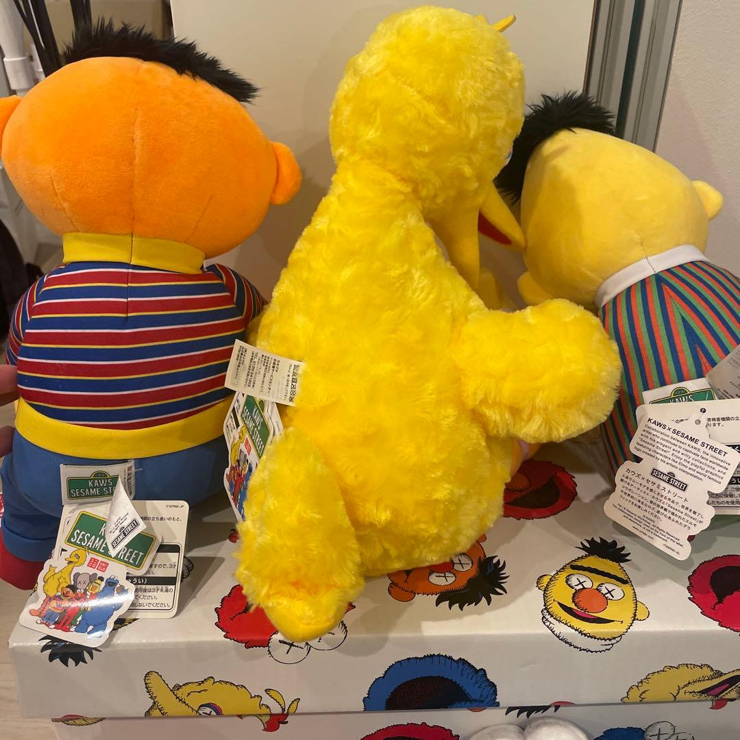 【KAWS×UNIQLO】セサミストリートのぬいぐるみ(BOXセット)タグ付き