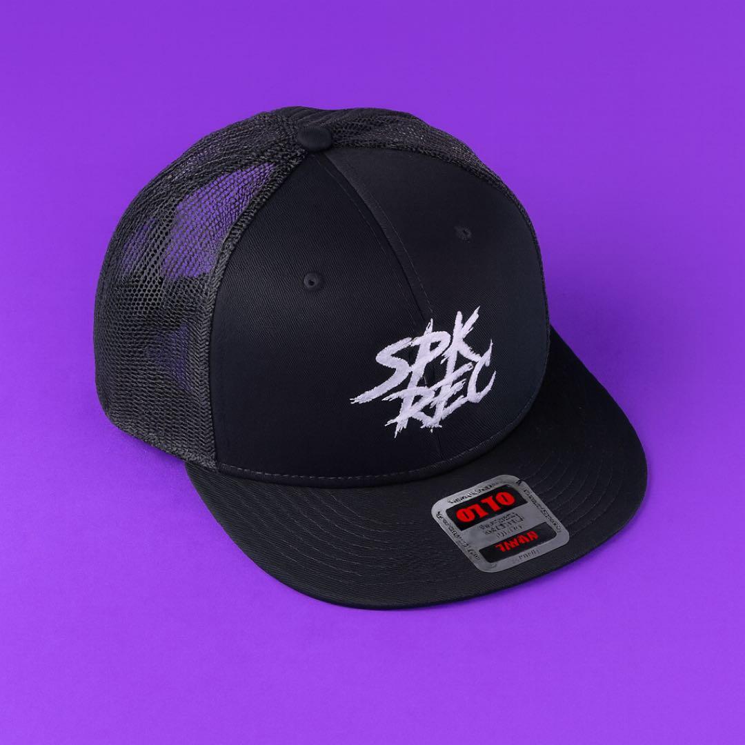 SPIKE RECORDINGS HISASHI フラットバイザーキャップ