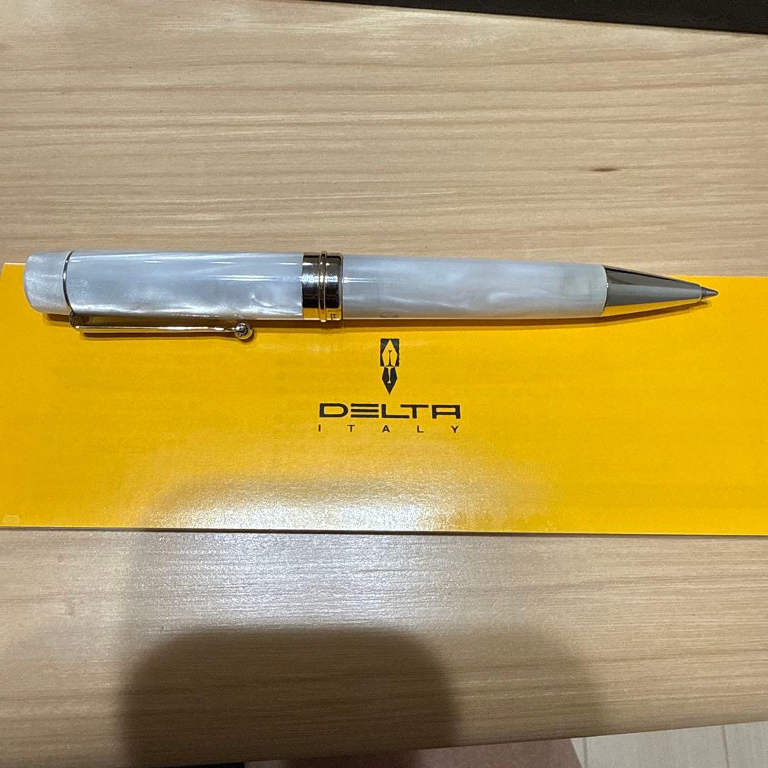 DELTA デルタ ボールペン ホワイト樹脂製 専用ケース付き