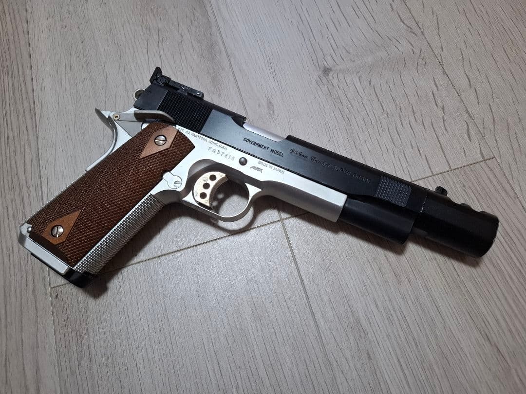 合法　極美品　クラウンモデル　コルトパイソン　ガスリボルバー　+1丁おまけ付き