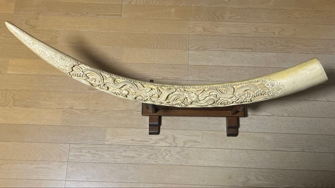 象牙風　台座付き　レプリカ　レトロ