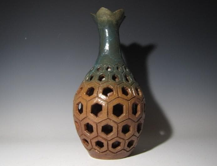 ○梅田明夫 透かし彫り亀甲壷 作品集「楓」付 全高40.5ｃｍ k447