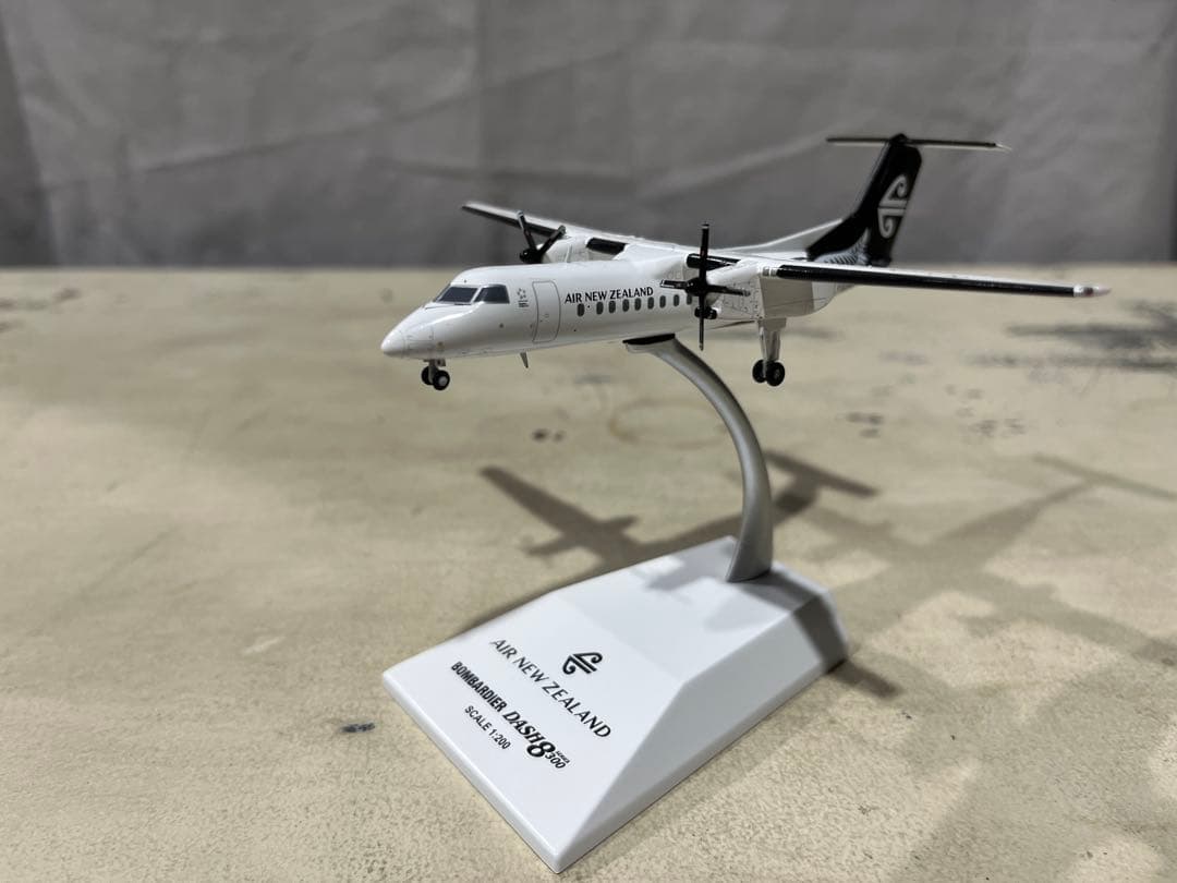 航空機・ヘリコプター BOMBARDIER DASH 8 Q300 AIR NEW ZEALAND