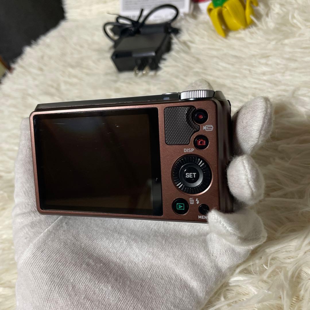 デジタルカメラ CASIO EXILIM EX-ZR700