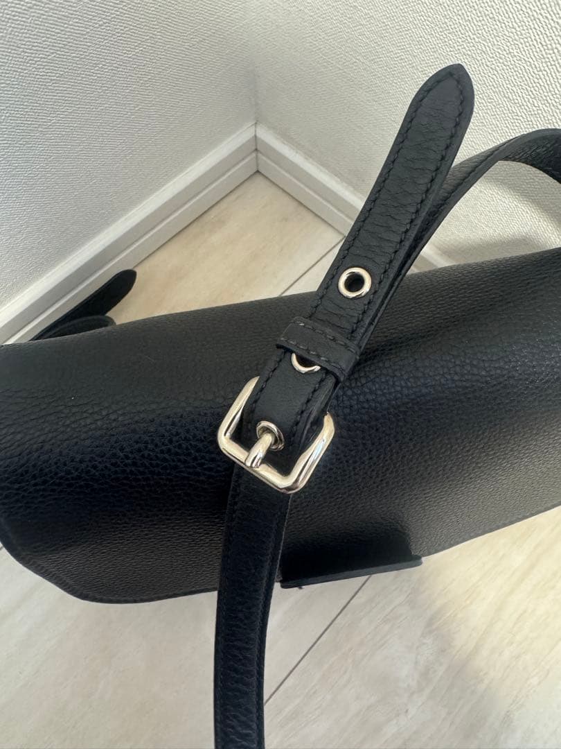 miu miu ブラックショルダーバッグ