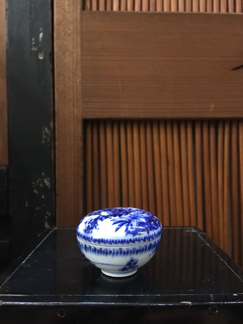 松風亭　草花紋　香合　蓋付き磁器　染付