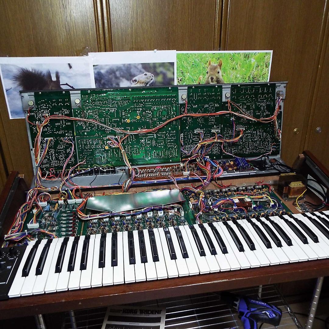 超貴重_美品_電源入らず_KORG TRIDENT 純正アルミフライトケース付