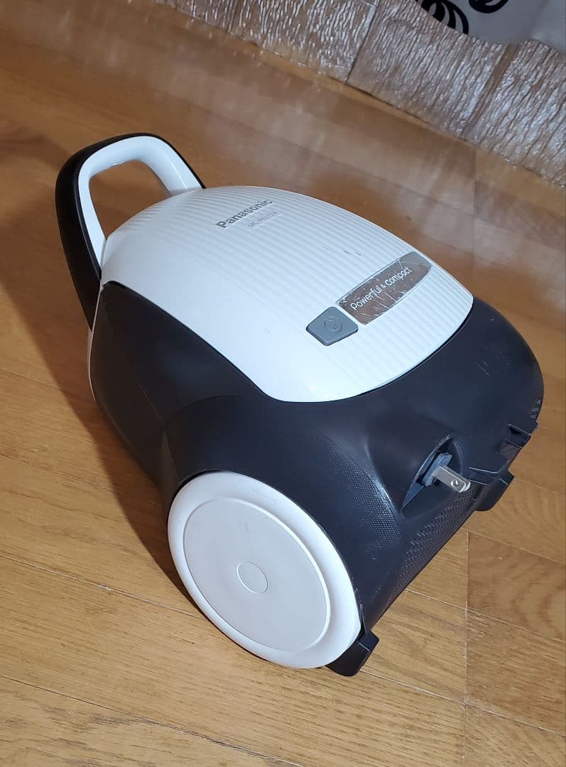 軽量・強力！　Panasonic　紙パック式掃除機　紙パック付　ホワイト　家電