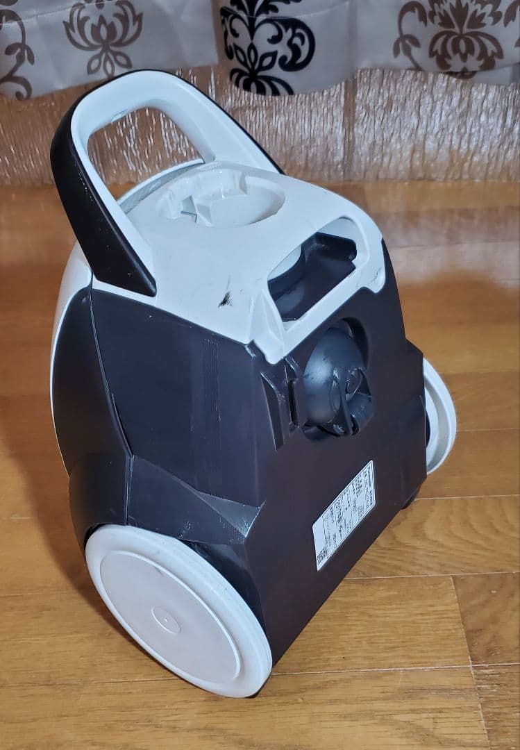 軽量・強力！　Panasonic　紙パック式掃除機　紙パック付　ホワイト　家電