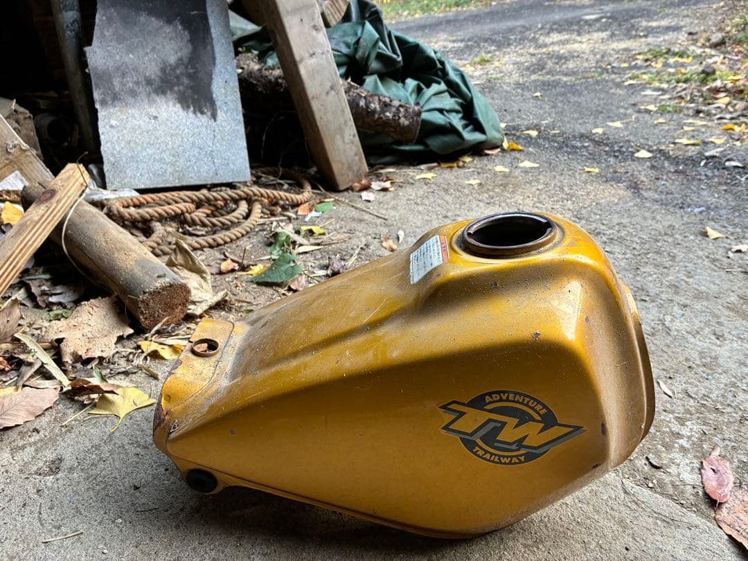 なかひだ‼️ヤマハtw200用純正タンク