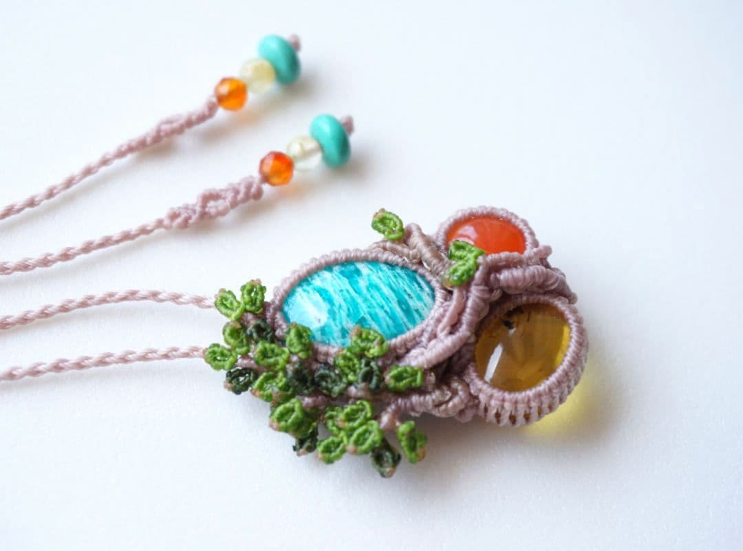 アマゾナイト　アンバー　カーネリアン　マクラメ　ネックレス