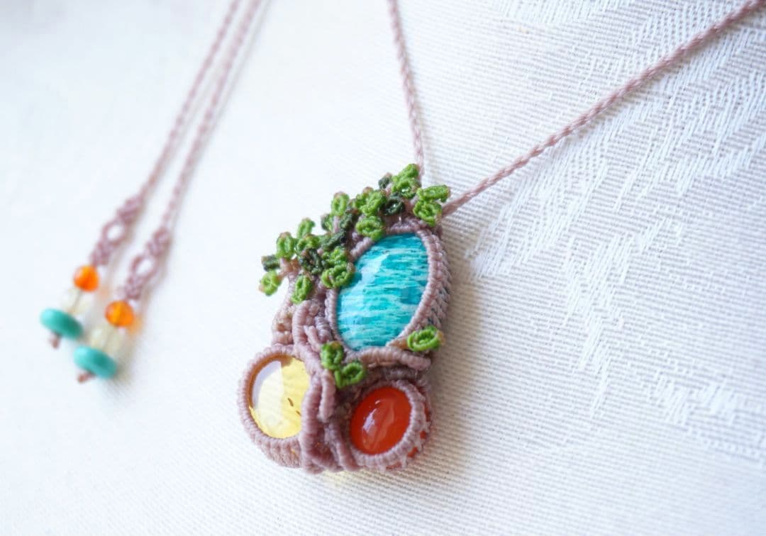 アマゾナイト　アンバー　カーネリアン　マクラメ　ネックレス