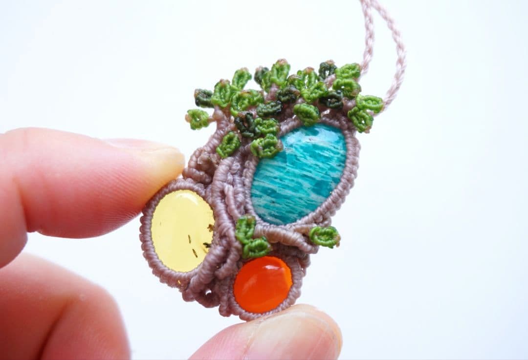 アマゾナイト　アンバー　カーネリアン　マクラメ　ネックレス