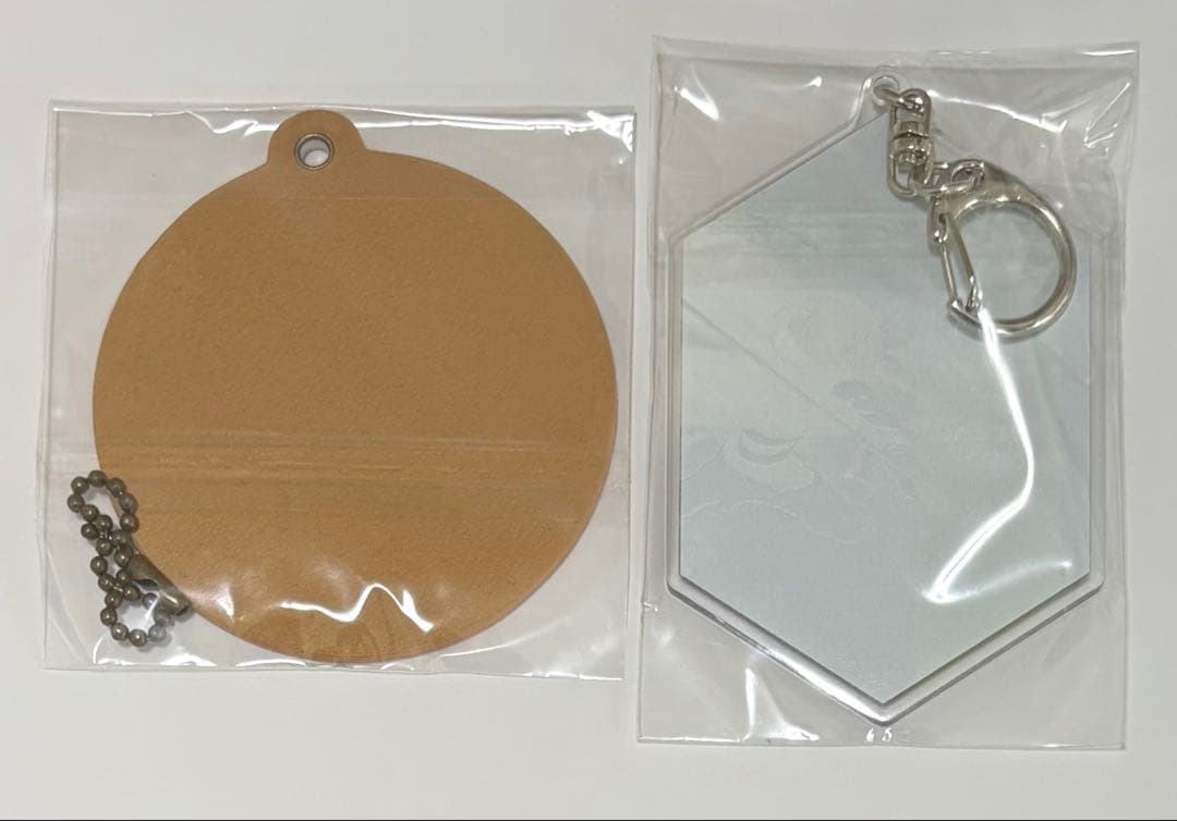 終わりのセラフ　百夜ミカエラ　キャラレザーチャーム　アクリルキーホルダー