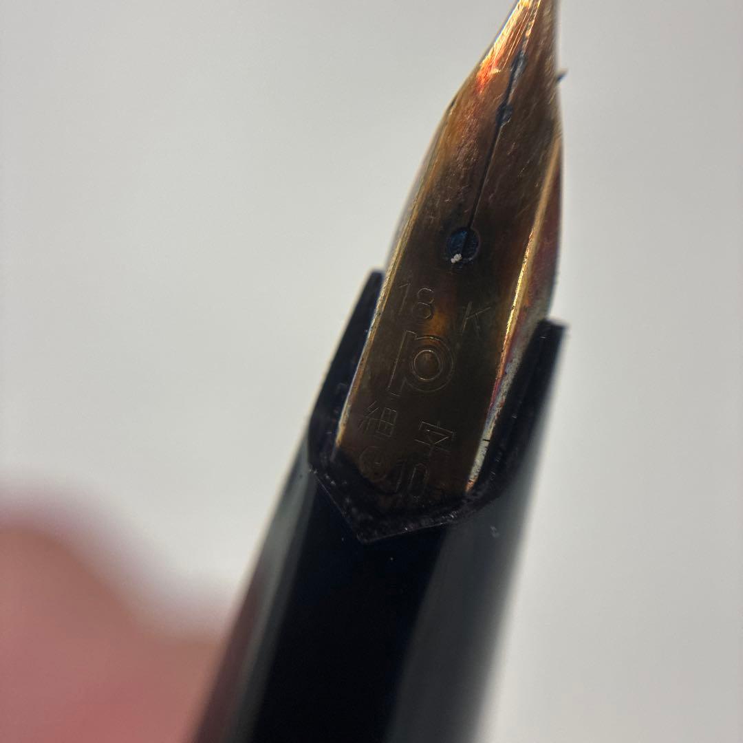 黒い万年筆 ペン先18金