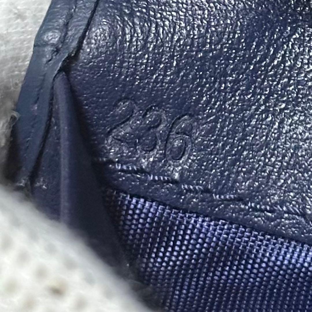 PRADA プラダ　折り財布　ラウンドファスナー　ゴールドロゴ ブルー