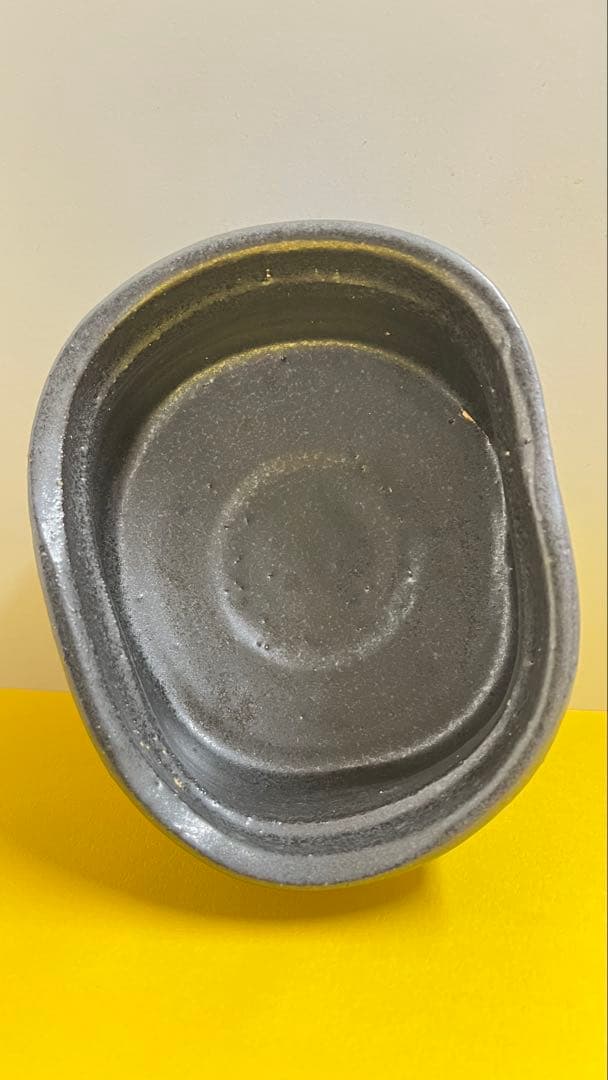 瀬戸黒沓織部茶碗桐箱入 作者不詳　値下げしました。