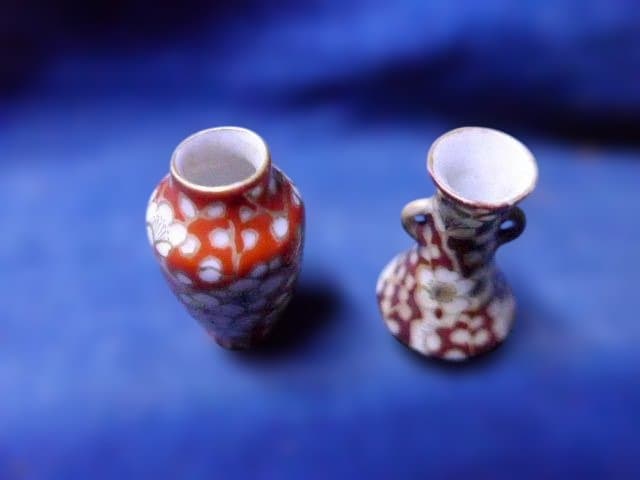 小型赤白模様花瓶