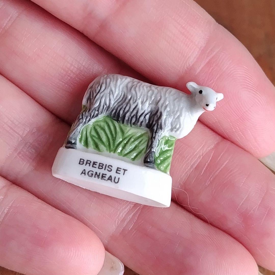 ビンテージフェーブ　農園　羊　フランス製ミニチュア雑貨ガレット陶器置物　シープ