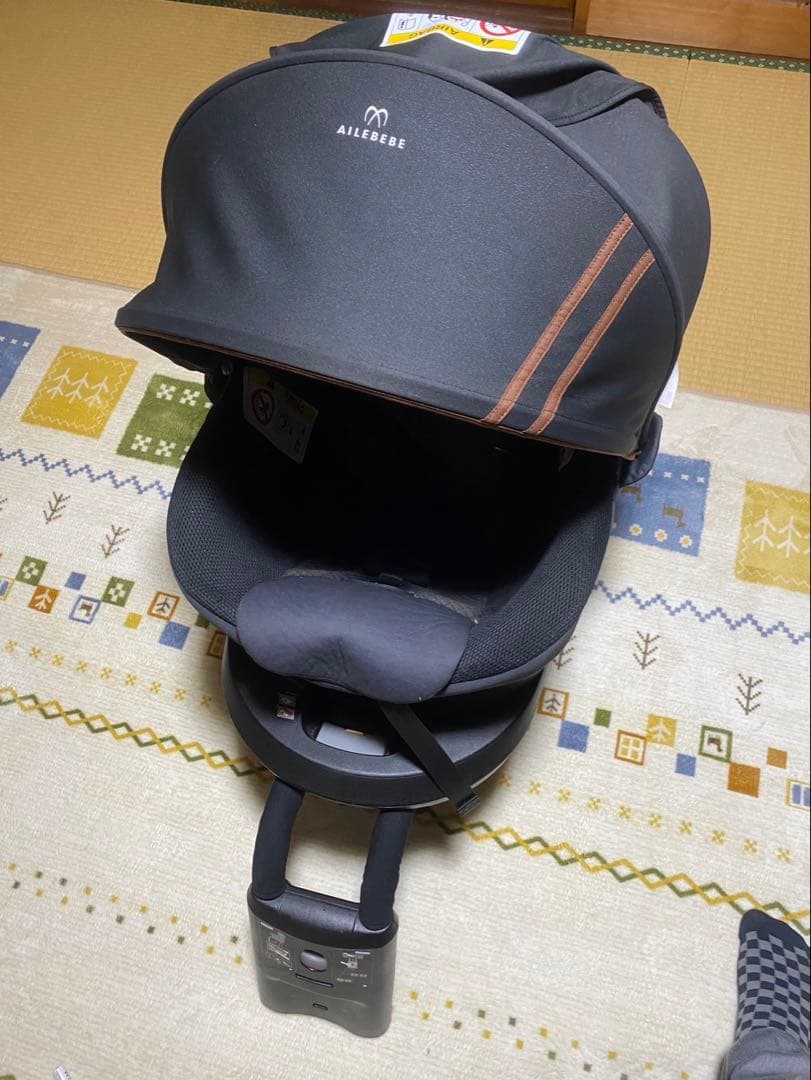 AILEBEBEエールべべ　クルットアールウィーチャイルドシート