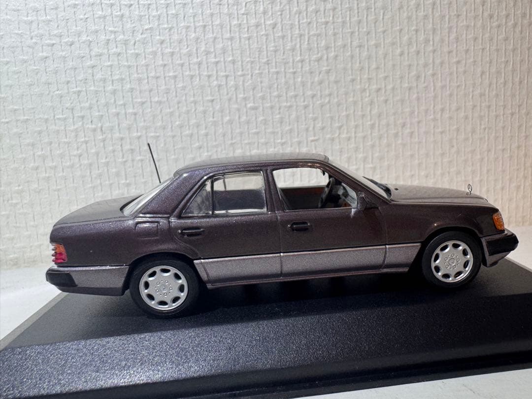 ミニカー MINICHAMPS Mercedes 400 E V8 1992