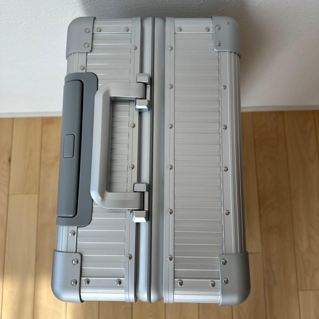 aucentic シルバー アルミニウム キャリーケース