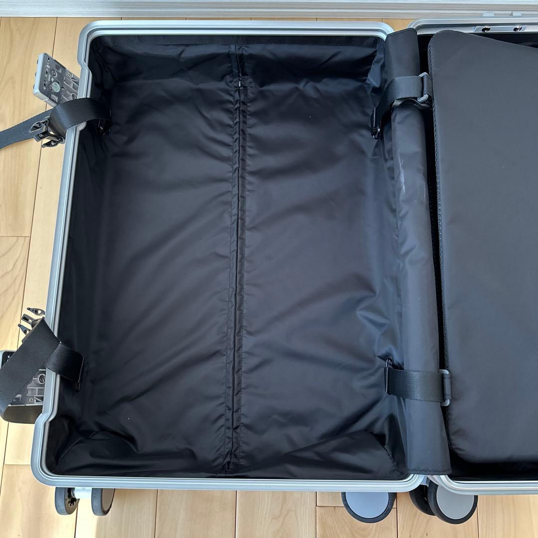 aucentic シルバー アルミニウム キャリーケース