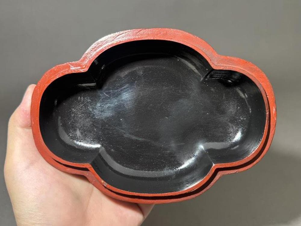 【漆】　★ 漆器 朱漆絵金龍人物紋毛筆 ★　清代　花卉 唐人 描金文様　文房珍玩