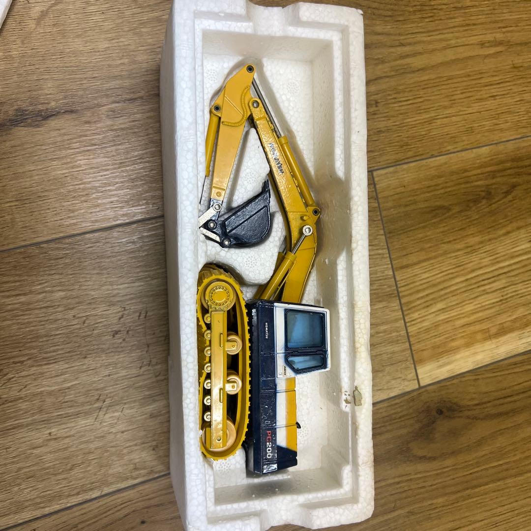 1/50スケール コマツブルドーザーとパワーシャベル