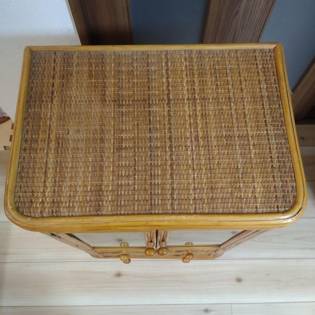 【訳あり品】ラタン　キャビネット ガラス扉付き 収納棚