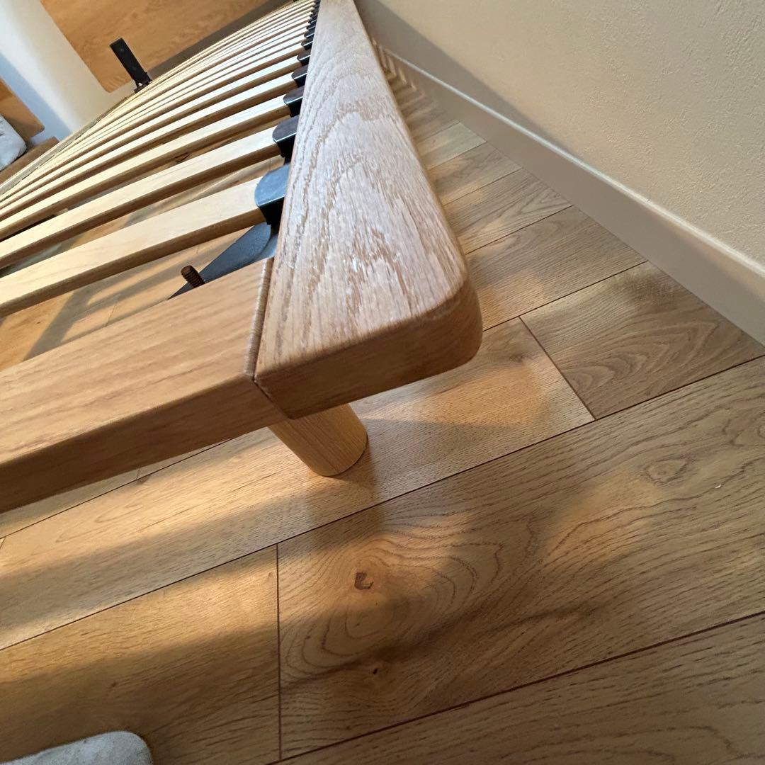 無印良品　木製ベッドフレーム シングル　オーク　脚付　ヘッドボード付　(右)