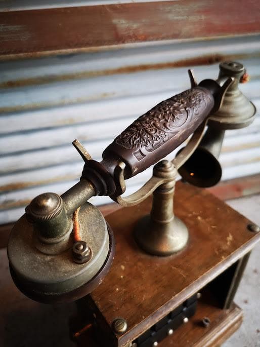 古い手動式電話機 ヴィンテージ ディスプレイ用