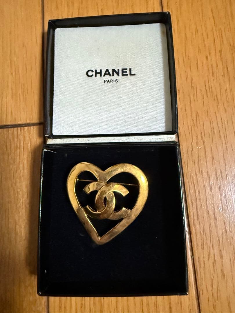 CHANEL ビンテージハート型ブローチ 金色