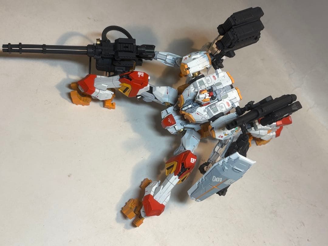 HG 赤いガンダム 完成品 ガンプラ