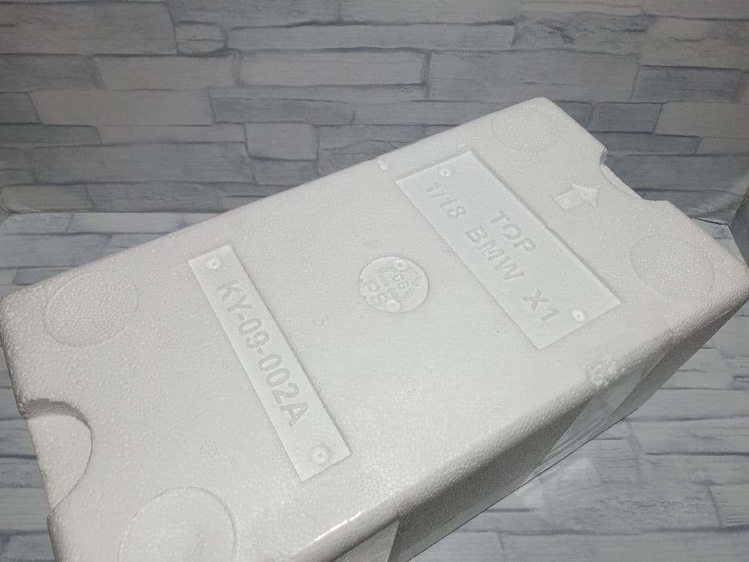 1/18 BMW X1 ディーラー品　ミニカー　ホワイト　内装ブラウン