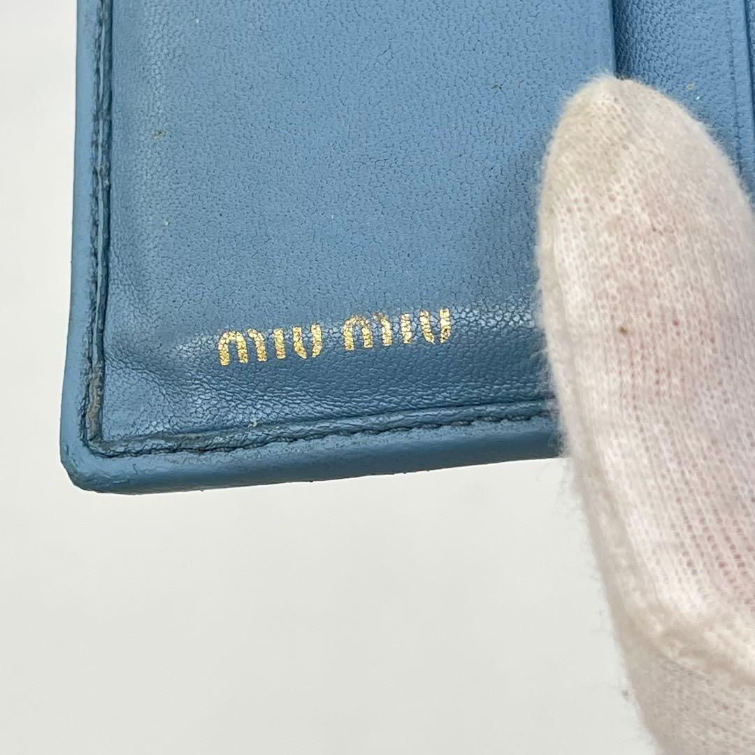 ミュウミュウ 二つ折り財布 マテラッセ クリスタル ビジュー ロゴ金具 レザー