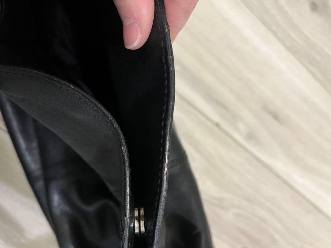 フェラガモ　リボン付きブラックレザートートバッグ