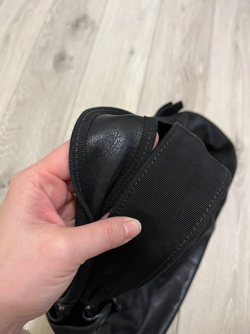 フェラガモ　リボン付きブラックレザートートバッグ