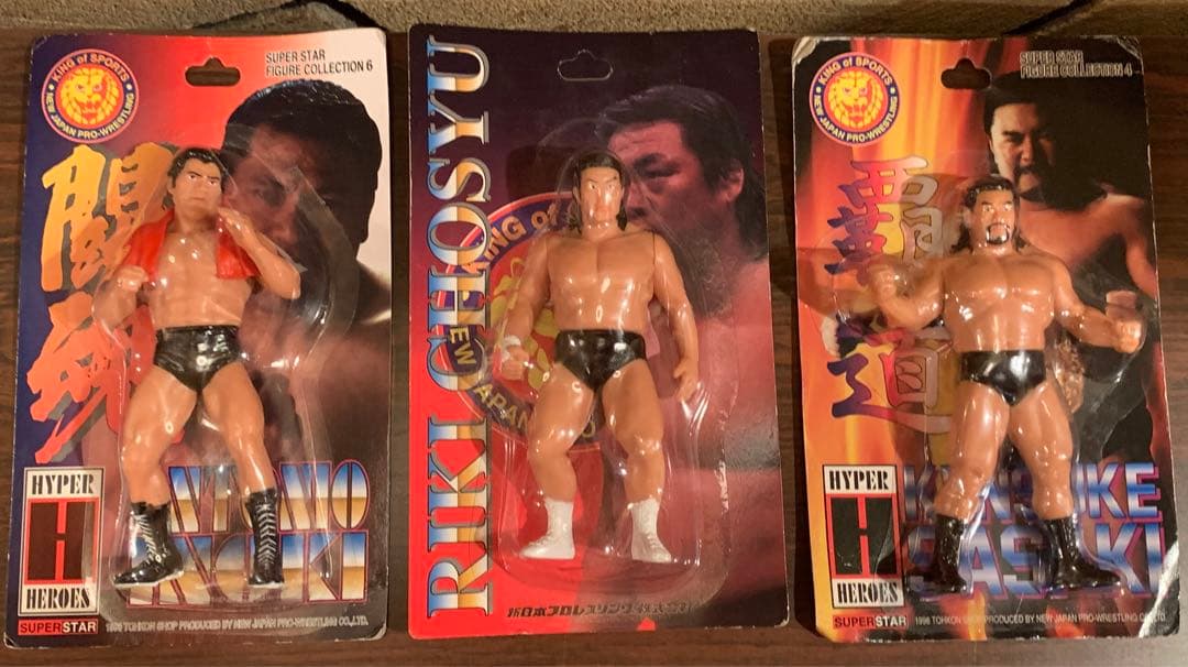 アントニオ猪木、グレートムタ3体、蝶野、佐々木、橋本、長州、天山　計9体セット