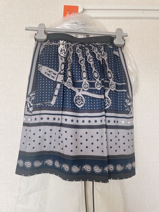 新品未使用Hermes フリュイドスカート 《宮廷の馬具・バンダナ》プリント
