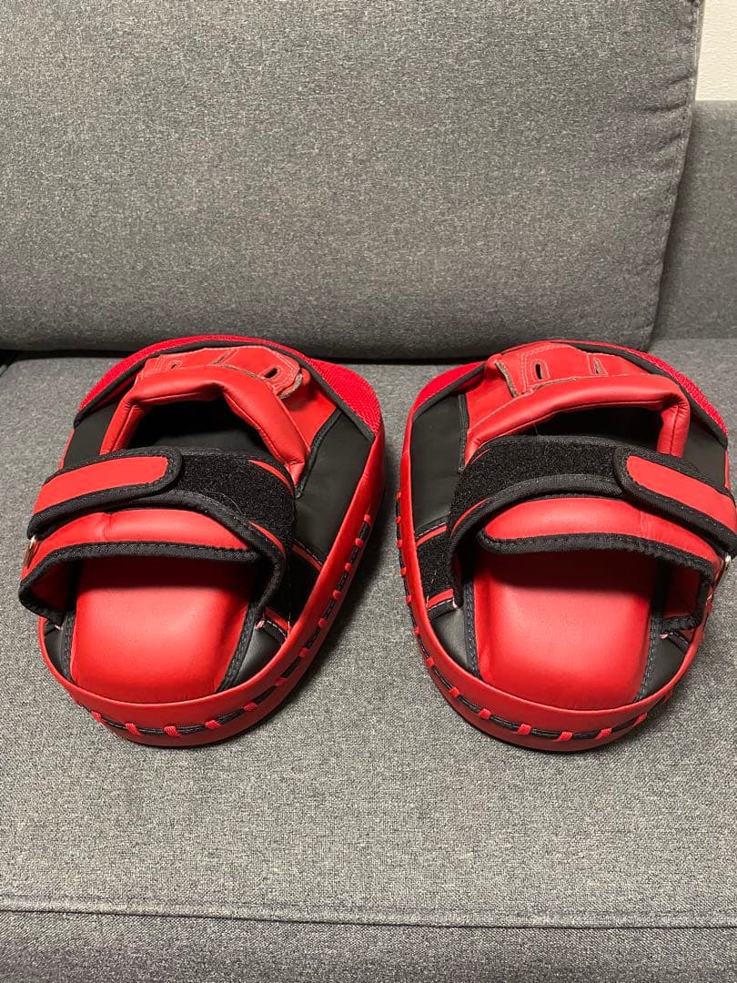 Fairtex キックミット 黒/赤