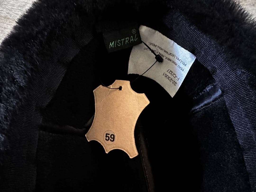 MISTRAL フランス製 リアル ムートン トーク　防寒　羊革　黒　未使用品