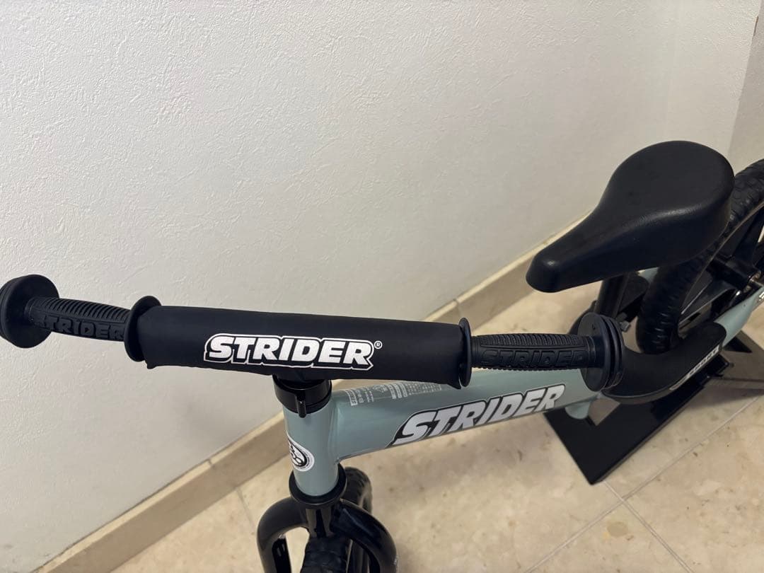 【美品】ストライダー　2023年限定　アイスブルー