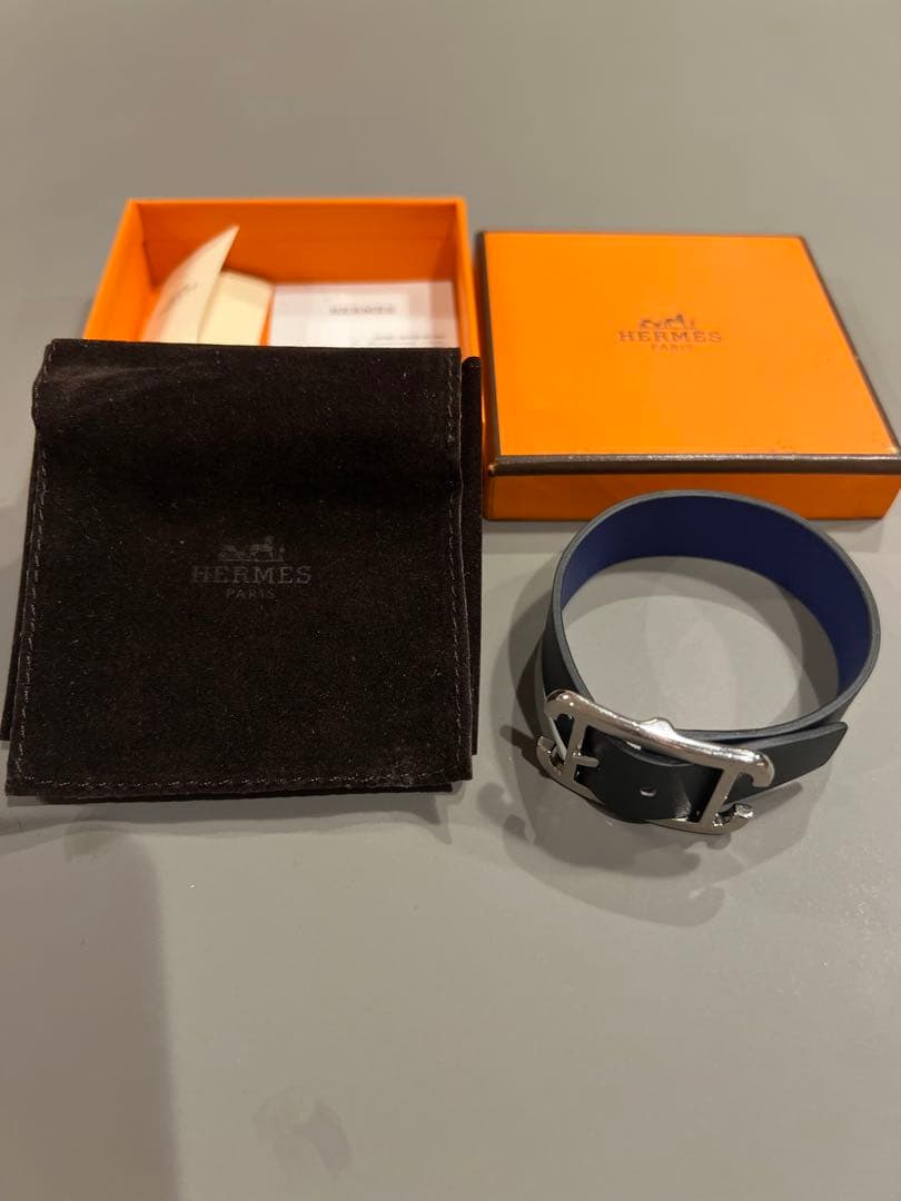 HERMES ブラック/ブルー バングル