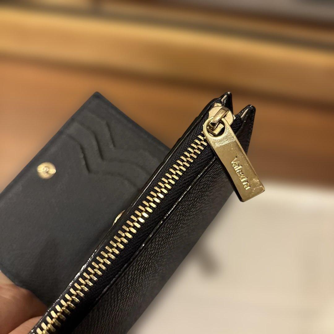 モリモツ　美品　ヴァレクストラ Valextra 小銭入れ付き財布６カード