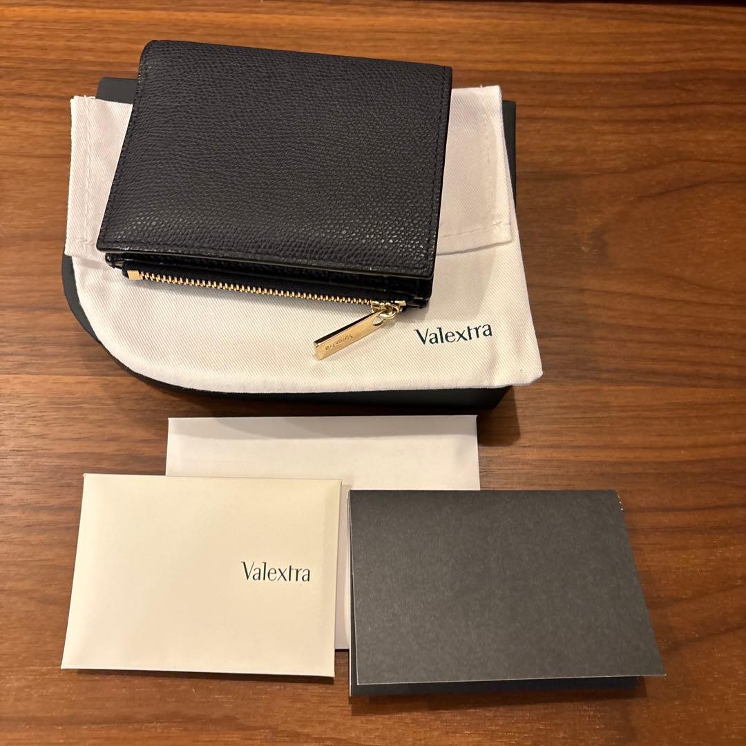 モリモツ　美品　ヴァレクストラ Valextra 小銭入れ付き財布６カード