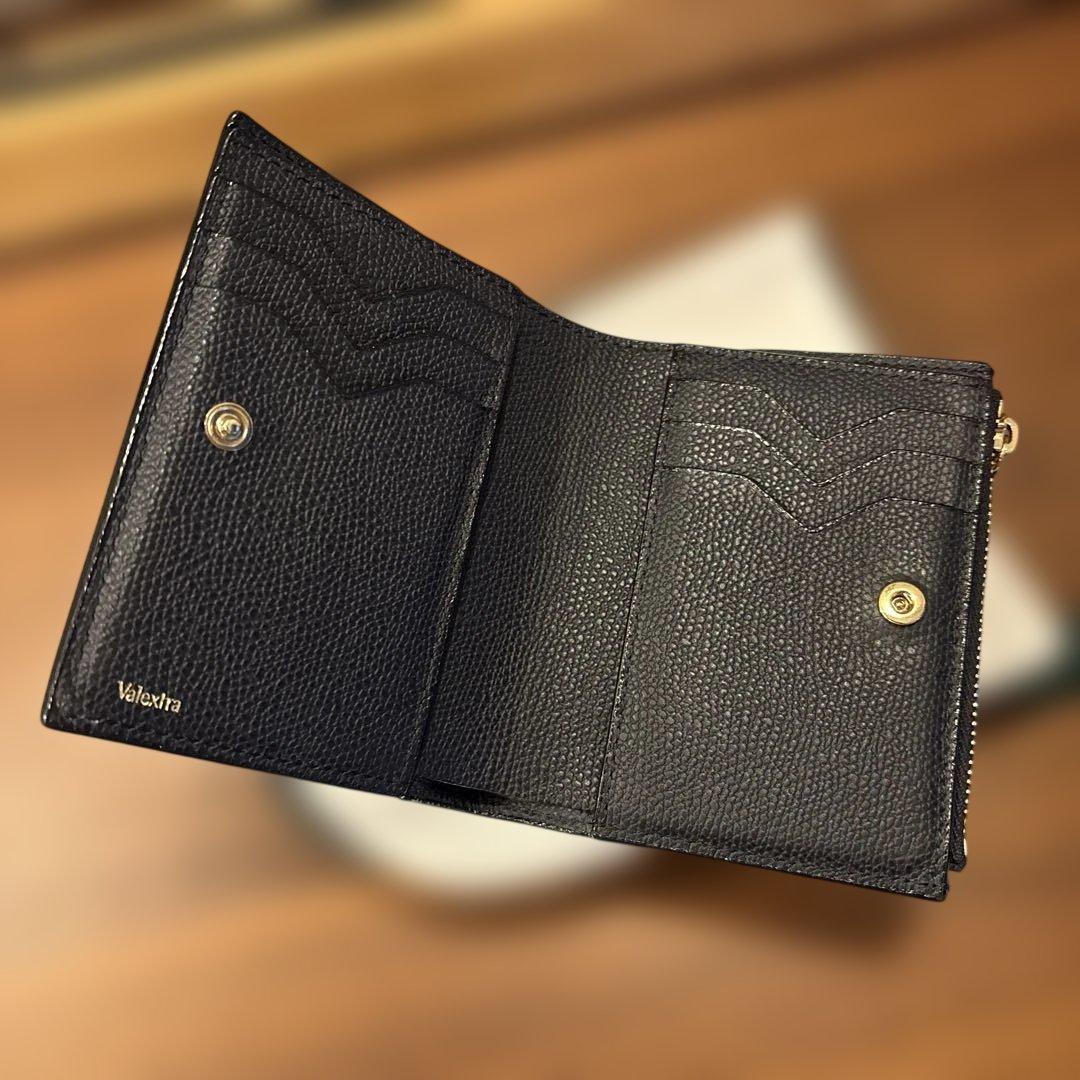 モリモツ　美品　ヴァレクストラ Valextra 小銭入れ付き財布６カード